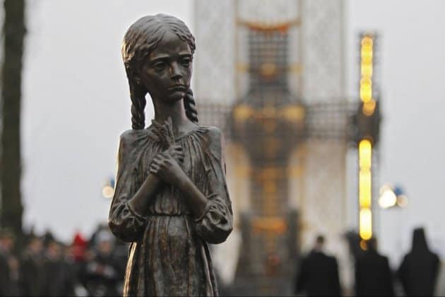 «Пам’ятай про жертв Голодомору. Підтримуй тих, хто бореться за Україну»
